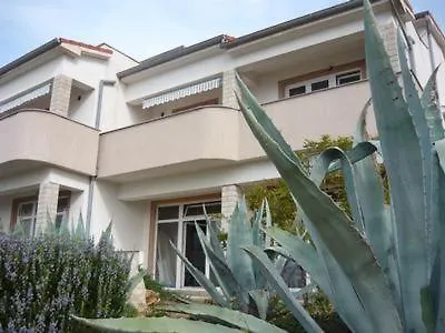Nette Mit Whirlpool Und Garten Apartament