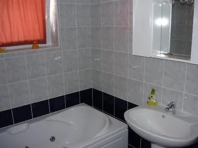 Nette Mit Whirlpool Und Garten