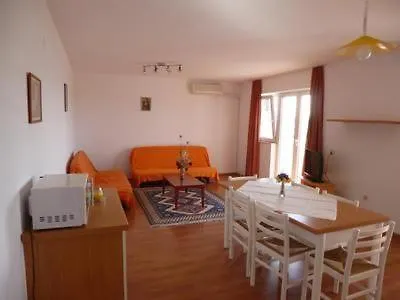 Nette Mit Whirlpool Und Garten Barbat na Rabu