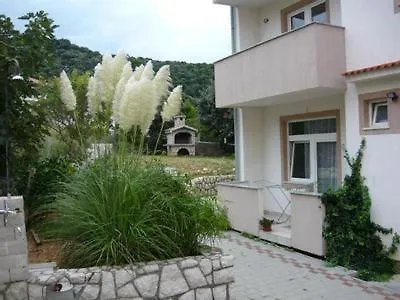 Apartament Nette Mit Whirlpool Und Garten
