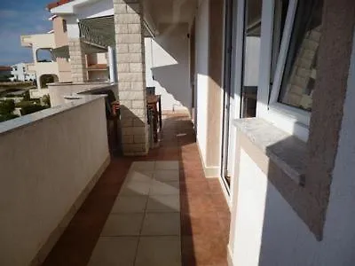 Nette Mit Whirlpool Und Garten * Barbat na Rabu