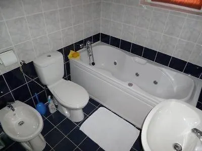 Nette Mit Whirlpool Und Garten *