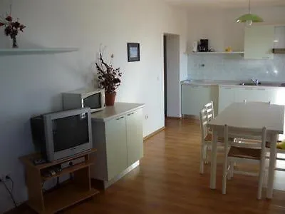 Nette Mit Whirlpool Und Garten Apartament *